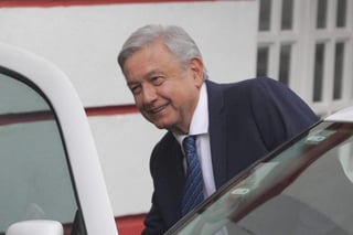De acuerdo con el equipo de López Obrador, el primero de diciembre, los 32 gobernadores indígenas de todas las regiones del país harán una breve ceremonia de aceptación y respeto para el político de Tabasco. (ARCHIVO)