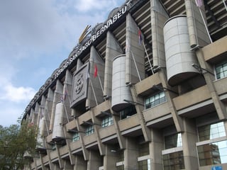 Propiedad del Real Madrid, considerado por la FIFA mejor club del siglo XX, fue inaugurado el 14 de diciembre con el nombre de Nuevo Chamartín con un partido entre el conjunto español y el Os Belenenses luso. Sabino Barinaga fue el autor del primer tanto. (ESPECIAL)
