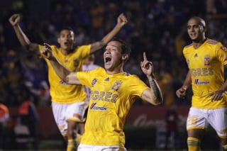 Jesús Dueñas marcó el gol con el que Tigres le dio la vuelta al partido de ida ante Pumas. (Especial)