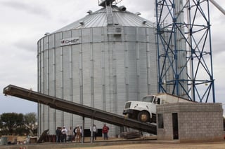 Respaldo. Los silos graneleros serán de mucho beneficio para quienes se dedican al cultivo de maíz en Vicente Guerrero y Poanas.