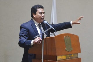 Trayectoria. Reyes Flores es un controvertido político lagunero que ha dirigido partidos, integrado asociaciones y realizado tres huelgas de hambre.