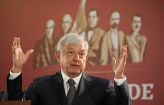 López Obrador ofreció su primera conferencia matutina como presidente. (AP) 