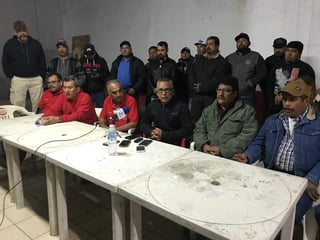 Conferencia de prensa de dirigentes del Sindicato Nacional de Trabajadores Mineros afines al senador Napoleón Gómez Urrutia.