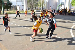 Las eliminatorias para sacar a los representantes de los tres sectores en los que está dividido Torreón, se realizaron de manera simultánea en diversas canchas de la ciudad, participando más de 47 escuelas primarias, representadas por sus estudiantes de quinto y sexto grado. (EL SIGLO DE TORREÓN)