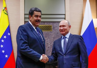 Respaldo. Maduro se mostró 'muy contento' de encontrarse en Rusia, donde hace un año logró la reestructuración de la deuda. (AP) 
