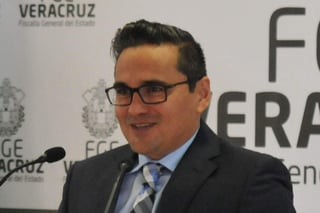 Ante el Congreso de Veracruz, han sido presentadas siete solicitudes de juicio político en contra del fiscal General del Estado, Jorge Winckler Ortiz, amigo personal del ex gobernador panista, Miguel Ángel Yunes Linares. (ARCHIVO)