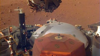 Se observan parte del robot y de la superficie de Marte. (TWITTER)