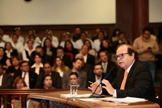 En el primer informe de trabajo, el doctor Roberto Bernal, secretario de Salud, destacó los logros en materia de prevención del suicidio. (ESPECIAL)