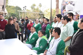 Programa. La alcaldesa, Leticia Herrera se reunió con los jóvenes que participan en talleres y programas del IMJ. (EL SIGLO DE TORREÓN) 