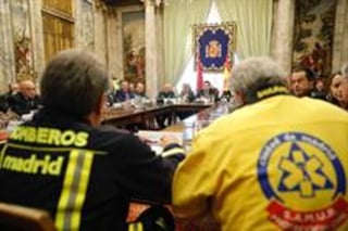 El delegado del Gobierno en la Comunidad de Madrid, José Manuel Rodríguez Uribes, preside la última reunión de coordinación en la que se fija el operativo policial y de seguridad, formado por unos 1,400 antidisturbios, entre otros efectivos, para la final de la Copa Libertadores.