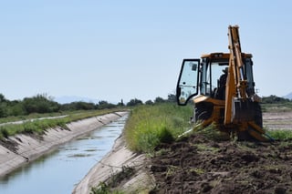 Obras. Están por concluir los trabajos de revestimiento en el canal de riego San Carlos de Lerdo.