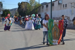 Desde las 15:00 comenzaron a peregrinar los grupos de trabajadores partiendo de la calle Hidalgo y Durango, hasta la Catedral de Santa María de Guadalupe.