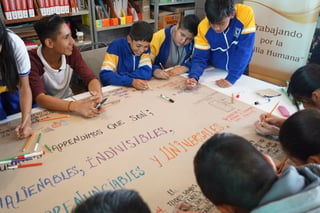Desarrollo. Escuelas Secundarias participaron en el taller 'Educar para Recordar'. (EL SIGLO DE TORREÓN)