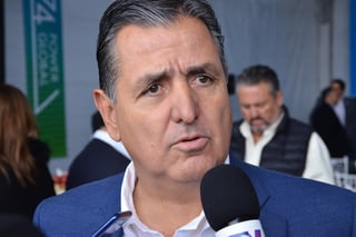 Gutiérrez Jardón estuvo este lunes en el Simas Torreón junto con regidores del partido Morena y del PAN al iniciarse el proceso entrega-recepción en el organismo operador. (JOEL MENDOZA)