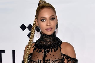 Beyoncé publicó una fotografía en Instagram de uno de sus vestuarios y un video en el que dio una probadita de su actuación. (ESPECIAL)