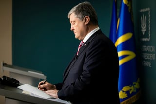 Rechazo. Petró Poroshenko firmó ayer la ley que pone fin al tratado de amistad con Rusia. (AP)