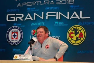 Al igual que Pedro Caixinha, Miguel Herrera busca su segundo título de Liga MX; el 'Piojo' se coronó con las Águilas en 2013 ante Cruz Azul.