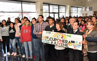 Programa. La alcaldesa, Leticia Herrera dio a conocer el programa Cuponera Juvenil; estuvo acompañada por Manuel Ramos. (EL SIGLO DE TORREÓN)