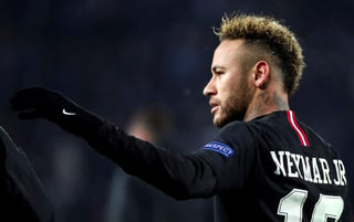 El desempeño de Neymar durante el torneo fue criticado y exfutbolistas de renombre coincidieron en que carece de 'estabilidad emocional' y exagera sus reacciones en maniobras de fricción con sus rivales. (ARCHIVO)