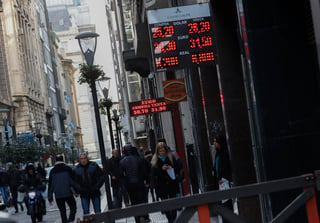 Inflación. La economía argentina arrastra una inflación de 43.9 por ciento, la mayor en 28 años. (ARCHIVO)