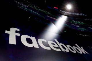 Facebook informó que la falla permitió que las fotografías que sus usuarios habían subido a su plataforma, pero que no habían compartido, pudieran ser vistas por aplicaciones de terceros. (ARCHIVO)