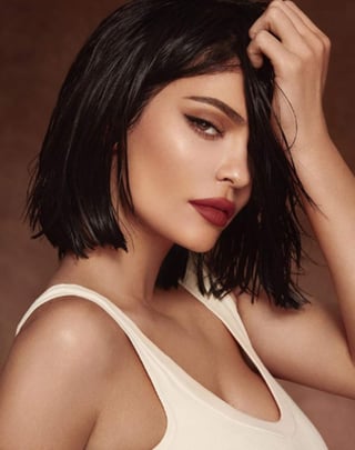 Kylie Jenner posa con un vestido transparente en Instagram