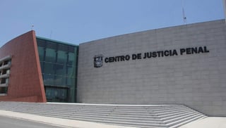 Fue el día de hoy que se llevó a cabo el juicio oral en la sala tres del Centro de Justicia Penal en Saltillo, donde se dictó una sentencia condenatoria. (ARCHIVO)
