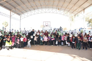 Acuden. Autoridades de Lerdo acudieron a varias escuelas del municipio para poder echar a andar el programa de mejora. (CORTESÍA)