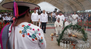 Con esta ceremonia, se pide permiso a la Tierra para la construcción del Tren Maya. (NOTIMEX) 