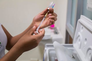 Uno de los métodos más eficaces para prevenir la infección es aplicarse la vacuna. (ARCHIVO)