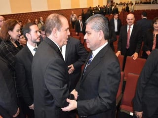 Miguel Ángel Riquelme Solís, gobernador del Estado, se comprometió con Claudio Bres Garza, alcalde electo de Piedras Negras, a trabajar de manera coordinada. (ESPECIAL)