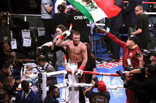 Saúl 'Canelo' Álvarez no tuvo problemas para derrotar a 'Rocky' Fielding el sábado pasado.