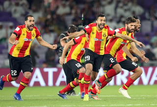 Jugadores del Esperance tunecino celebran su victoria. (EFE)