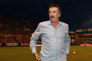 El técnico argentino levanta la mano para dirigir al club xeneize. (Jam Media)