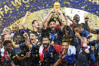 Francia se coronó campeón del Mundo 20 años después de la última vez que lo hizo, venciendo a Croacia en la final en Moscú.