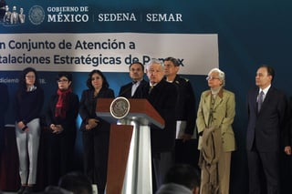 El presidente Andrés Manuel López Obrador afirmó que los anteriores directores de Petróleos Mexicanos (Pemex) tenían conocimiento del robo de hidrocarburos por parte de trabajadores de la misma empresa. (NOTIMEX)