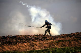 Desde que comenzaron las protestas, más de 200 palestinos han muerto por disparos del Ejército israelí en las propias manifestaciones o en incidentes violentos en las inmediaciones de la valla de separación. (ARCHIVO)