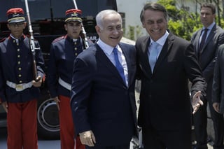 Encuentro. El presidente electo de Brasil, Jair Bolsonaro (Der.), se reunió con el primer ministro de Israel, Benjamín Netanyahu.