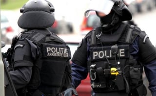 Operativo. La policía holandesa detuvo a primera hora de ayer a cuatro personas vinculadas con la preparación de un ataque.