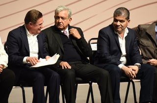 Cercanía. José Rosas Aispuro Torres junto a Andrés Manuel López Obrador. (EL SIGLO DE TORREÓN) 