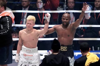 Tenshin Nasukawa es un peleador muy famoso en Asía por su desempeño en el Kickboxing; sin embargo, no le duró ni tres minutos a Mayweather.