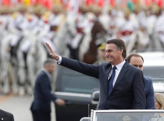 El ultraderechista Jair Bolsonaro jura como nuevo presidente de Brasil. (AP) 