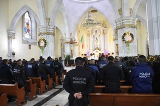 Asisten. Desde ayer por la mañana los policías municipales de Lerdo celebraron con una misa. (EL SIGLO DE TORREÓN)