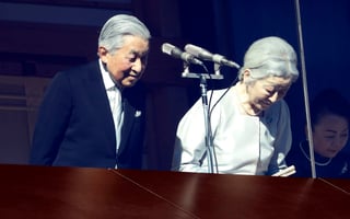 El emperador japonés Akihito emitió ayer su mensaje de año nuevo previo a su dimisión prevista para el 30 de abril. (ARCHIVO)