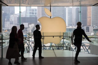 La icónica Apple cayó el jueves cerca de un 10% en lo que ha sido su peor sesión bursátil en al menos seis años. (EFE)