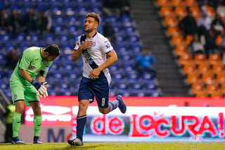 Lucas Cavallini, del Puebla, en festejo después de anotar el primer gol de su equipo durante el juego de la Jornada 1 contra Cruz Azul. (ARCHIVO)