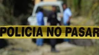Fuentes locales informaron que esta mañana pobladores alertaron a la policía sobre un hombre tirado entre la basura y pasto seco de un camino de terracería, ubicado en calle Tucán, en dicha comunidad de Ecatepec, en los límites con Tecámac. (ARCHIVO)