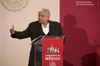 López Obrador se refirió al robo de combustible que llegó a representar 60 mil millones de pesos al año y aseguró que eso se permitía desde hace 19 años.

