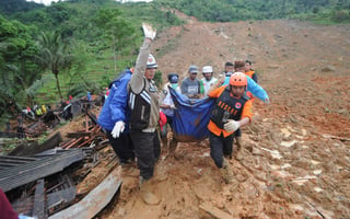 Problema. Cada año Indonesia padece inundaciones y avalanchas de tierra ocasionadas por las intensas lluvias. (EFE)