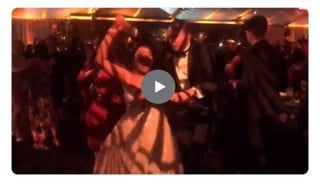 En el video difundido por la reportera del LA Times, Yvonne Villarreal, se puede ver como Yalitza baila junto a Nicolás Celis. (ESPECIAL)